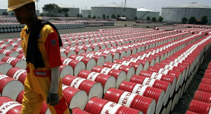 Oil Drops as Saudi Arabia Pledges Higher Output