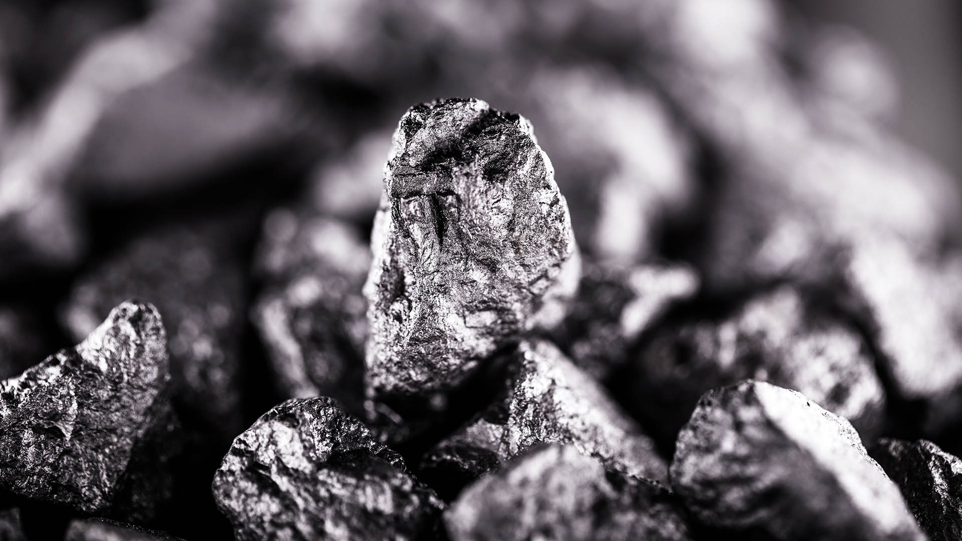 Aluminum nuggets, aluminum is a chemical element of the symbol Al and atomic number 13 with mass 27 u. At room temperature, it is solid, being the most abundant metallic element of the earth's crust.